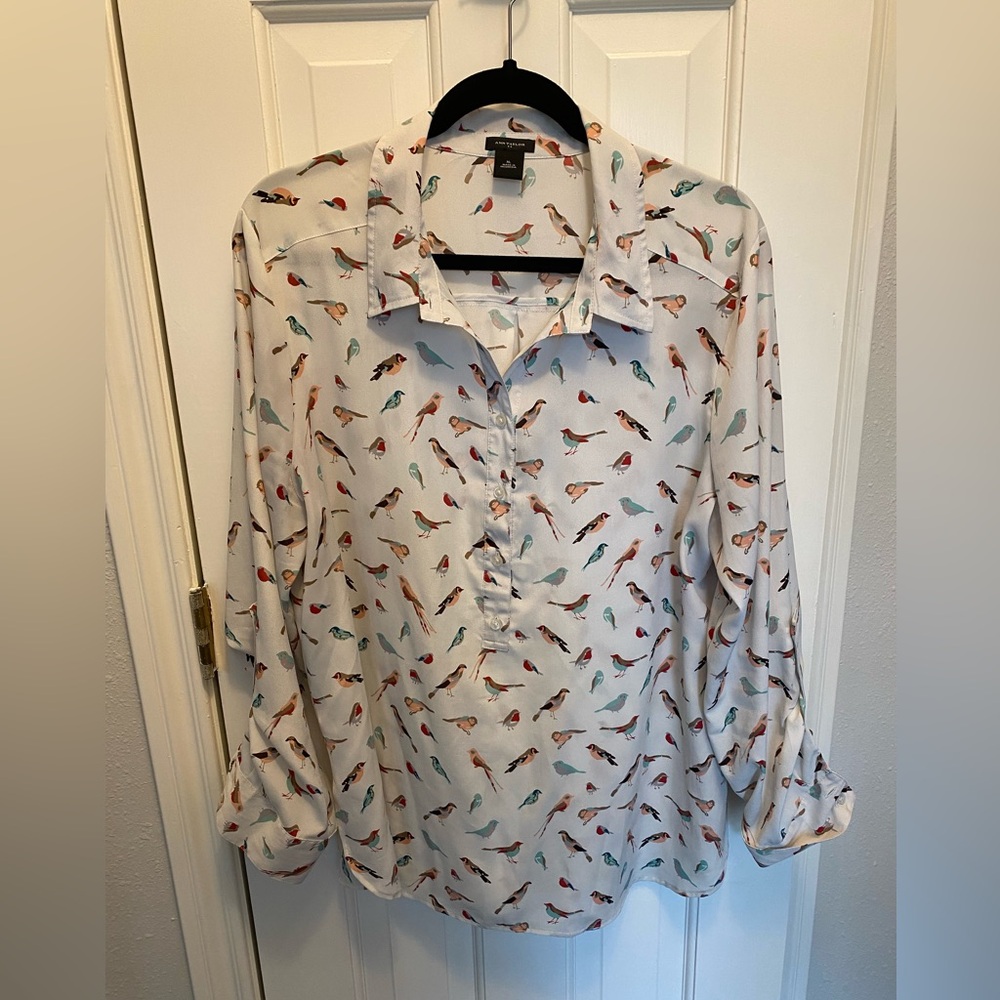 Ann Taylor button front pullover top. Bird print. Size XL